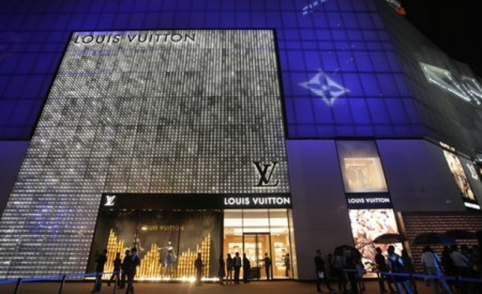 The great Chinese descent of Louis Vuitton | MANICHINI STORE